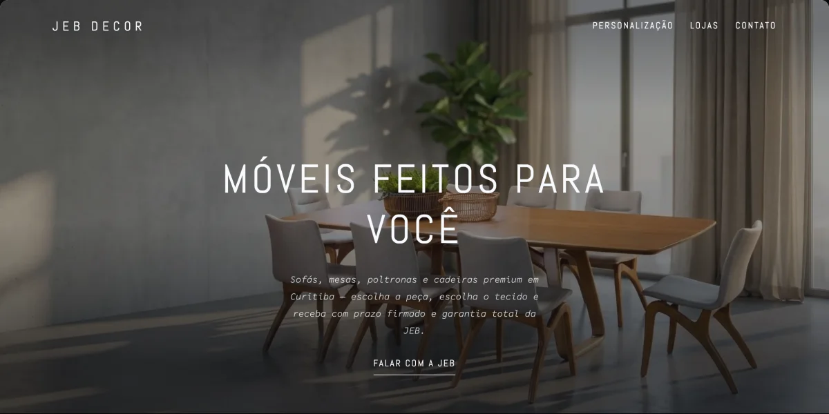 Abertura do site: foto do conjunto de jantar com o título em caixa alta espaçada